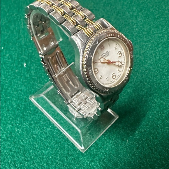 Women’s WENGER Swiss Army Brand Watch Vintage, New Battery 26mm Case - Picture 4 of 7